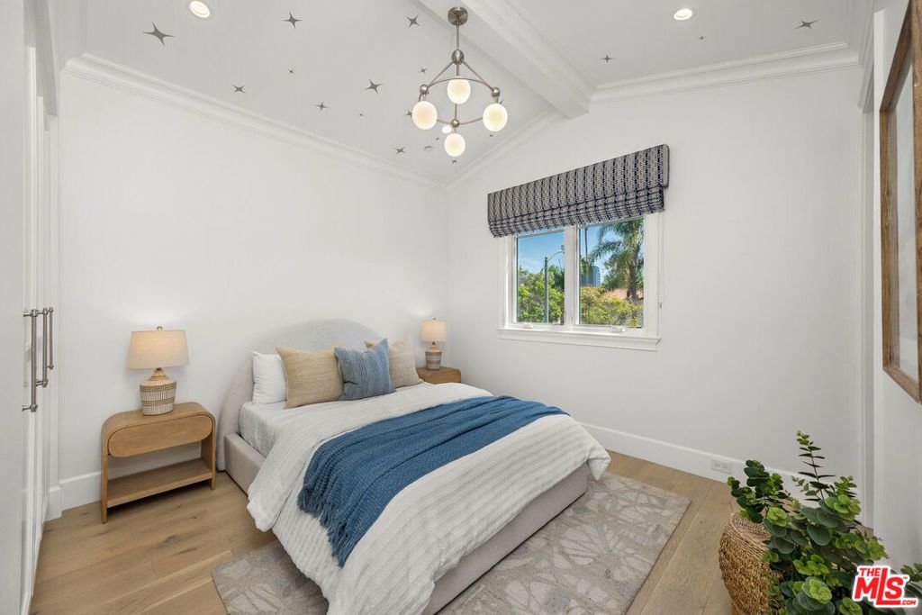 Image 22 of property listing at 6227 W 5th Street, Los Angeles, CA 90048