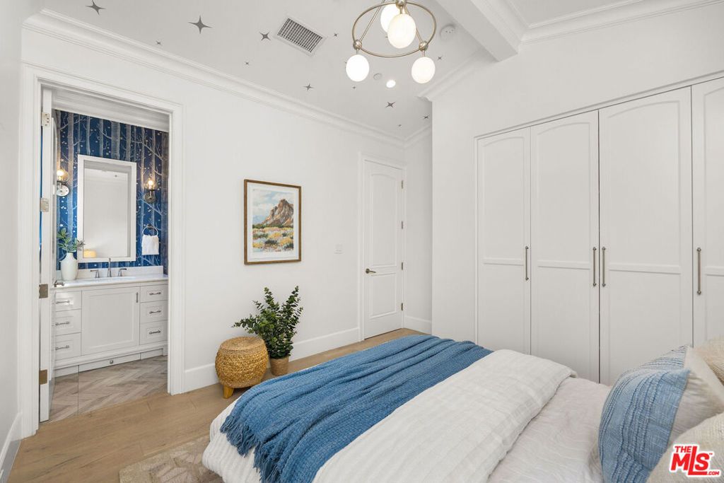Image 23 of property listing at 6227 W 5th Street, Los Angeles, CA 90048