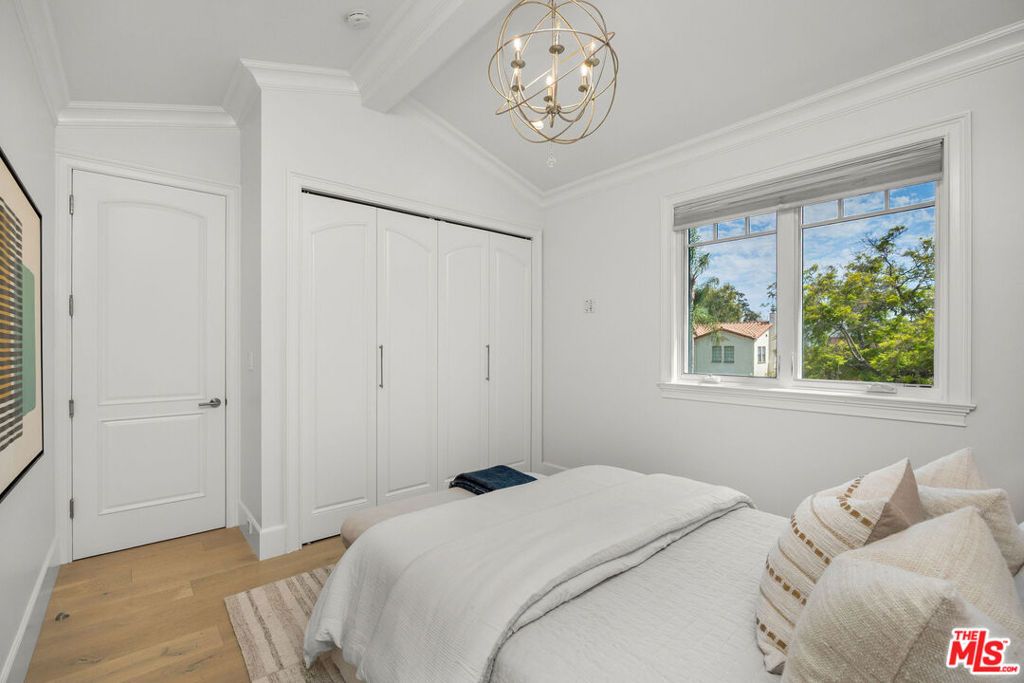 Image 27 of property listing at 6227 W 5th Street, Los Angeles, CA 90048
