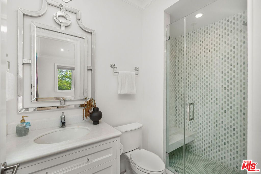 Image 28 of property listing at 6227 W 5th Street, Los Angeles, CA 90048