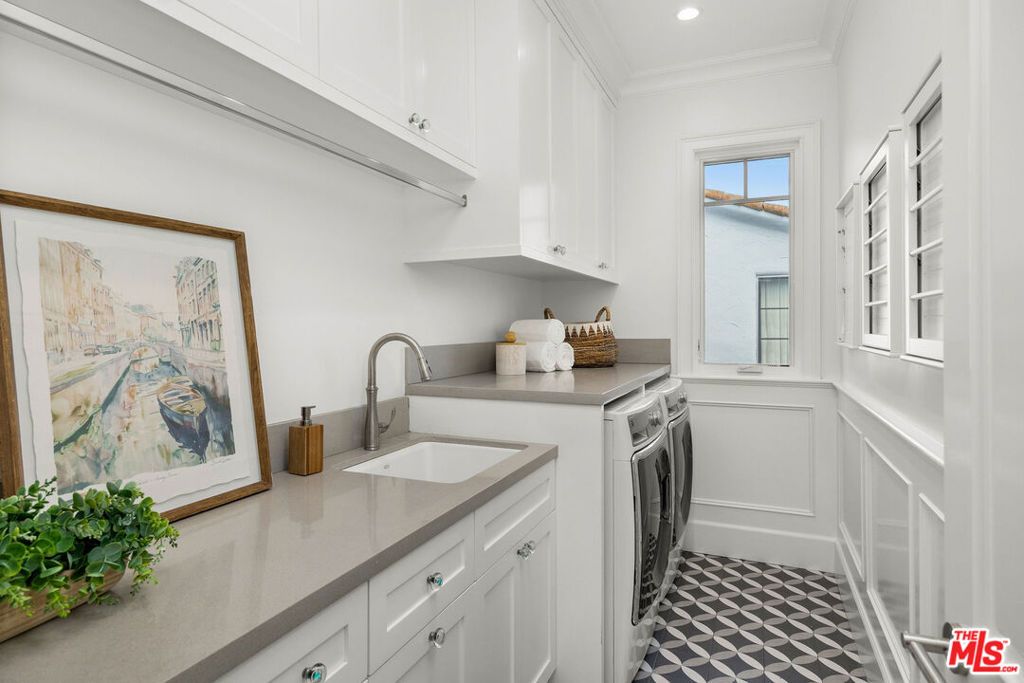 Image 29 of property listing at 6227 W 5th Street, Los Angeles, CA 90048