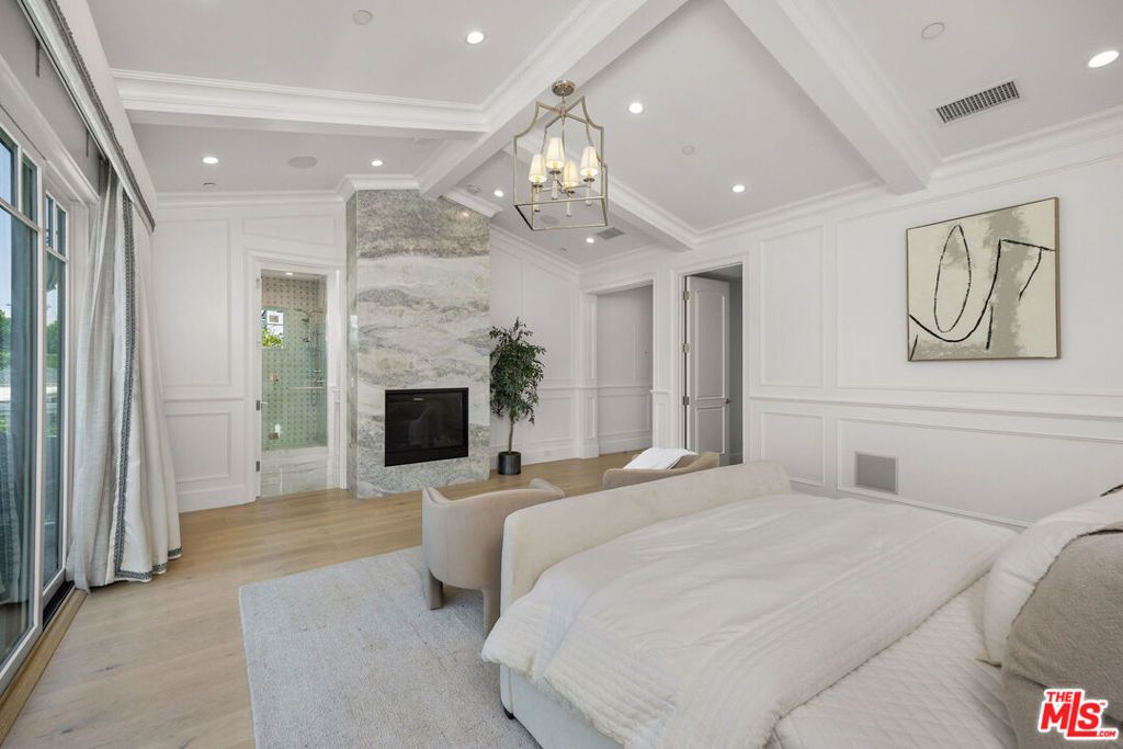 Image 34 of property listing at 6227 W 5th Street, Los Angeles, CA 90048