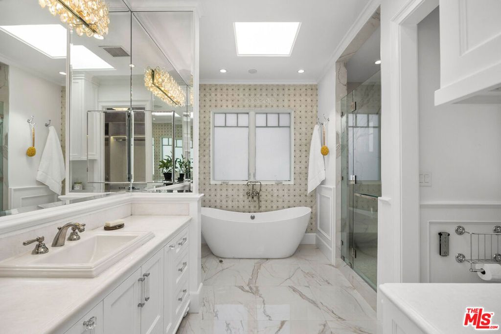 Image 38 of property listing at 6227 W 5th Street, Los Angeles, CA 90048