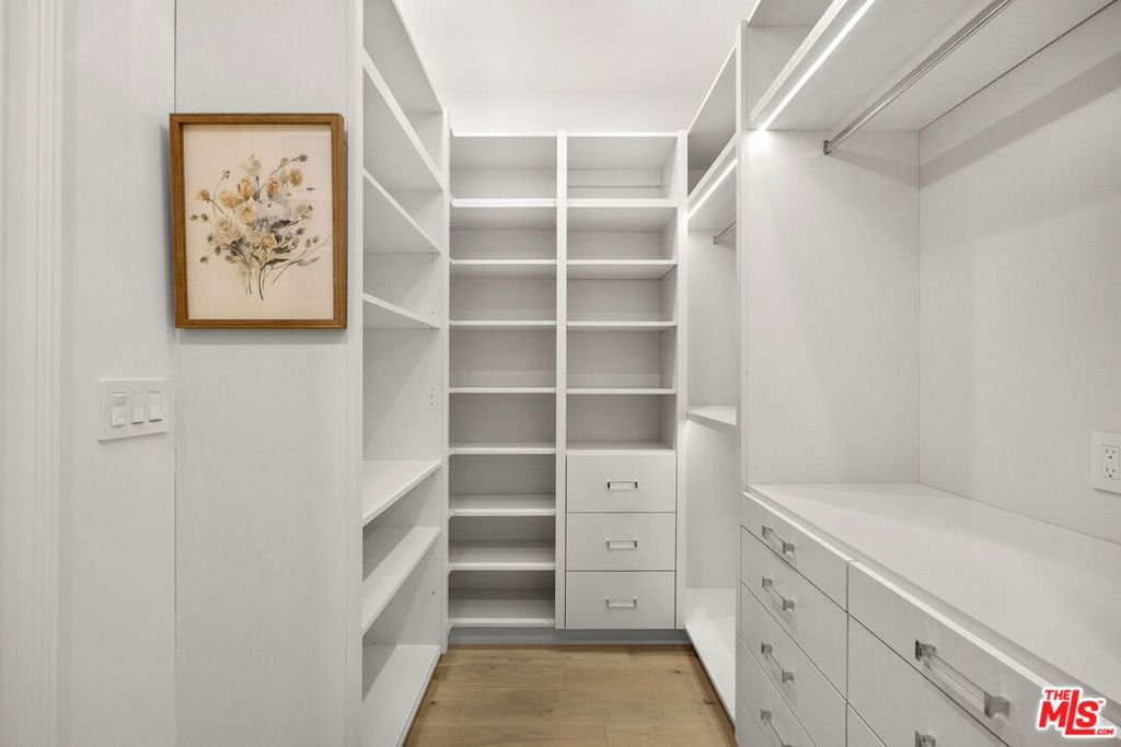 Image 39 of property listing at 6227 W 5th Street, Los Angeles, CA 90048