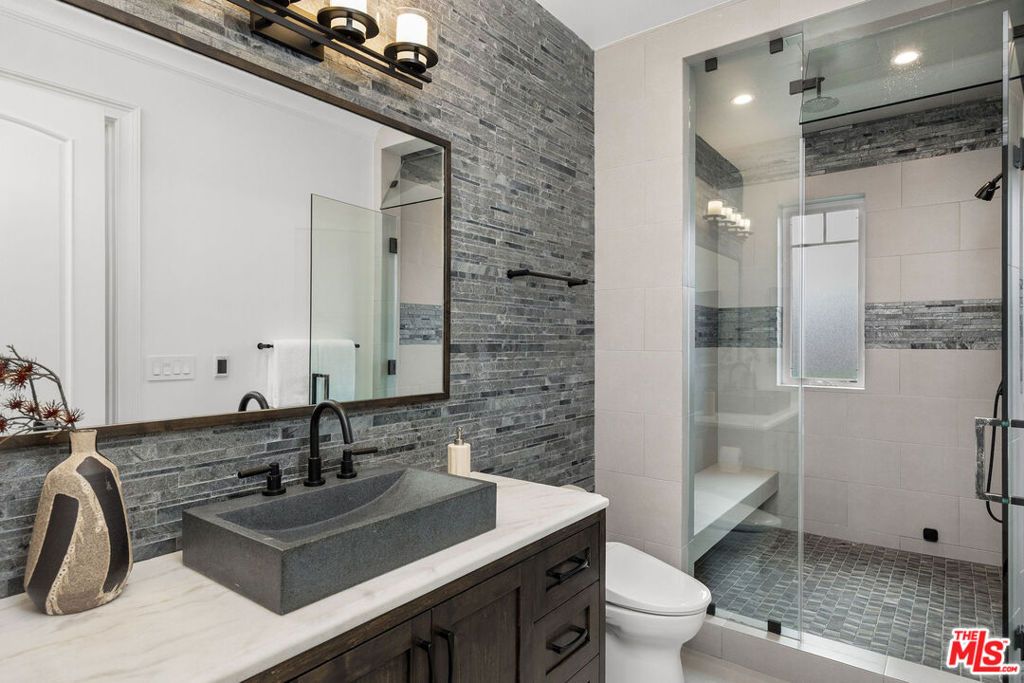 Image 40 of property listing at 6227 W 5th Street, Los Angeles, CA 90048