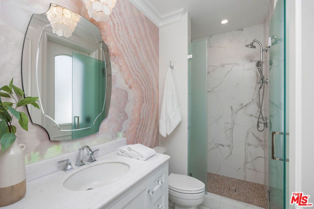 Image 46 of property listing at 6227 W 5th Street, Los Angeles, CA 90048