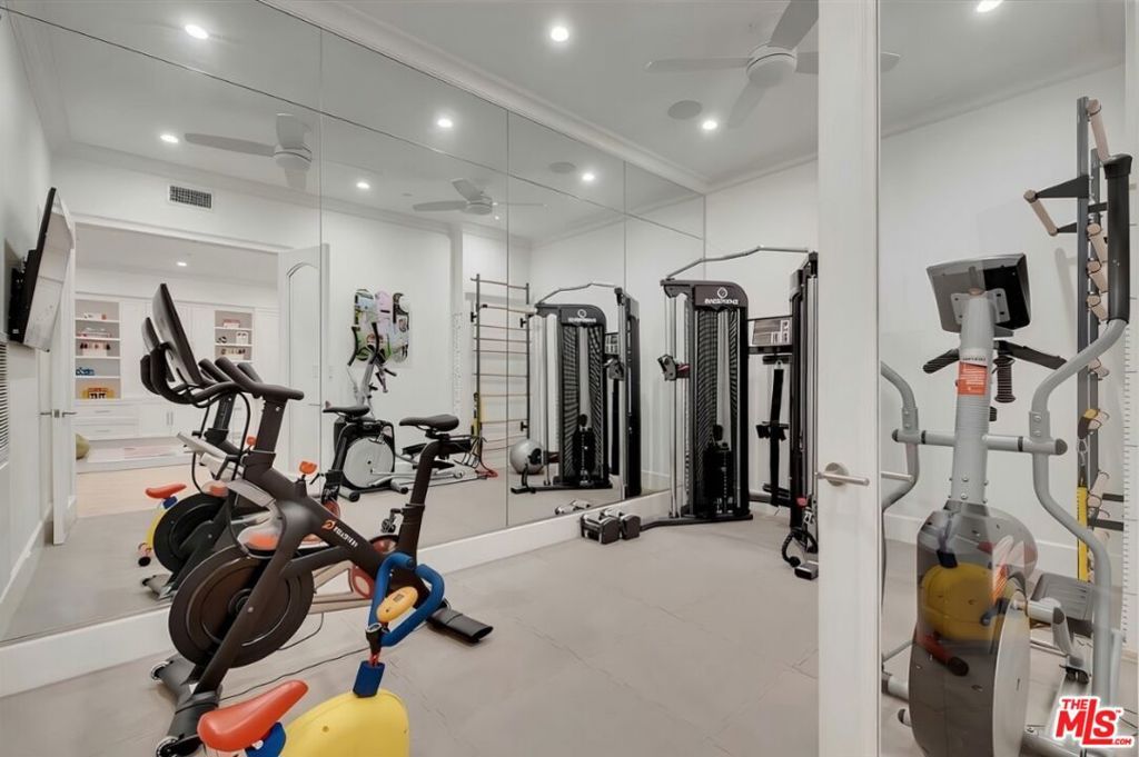 Image 55 of property listing at 6227 W 5th Street, Los Angeles, CA 90048