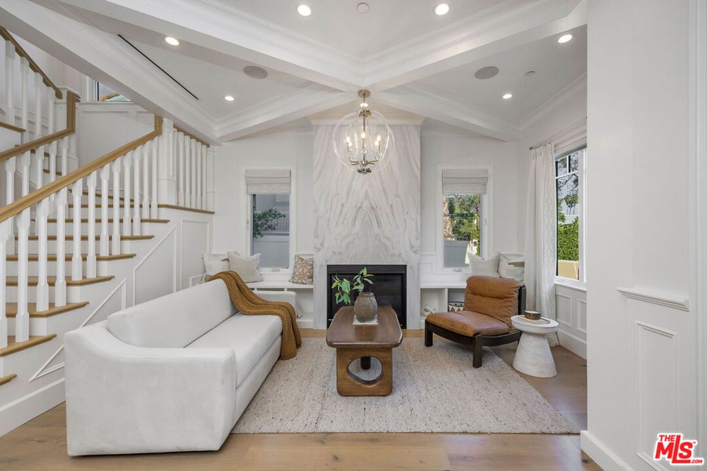 Image 6 of property listing at 6227 W 5th Street, Los Angeles, CA 90048