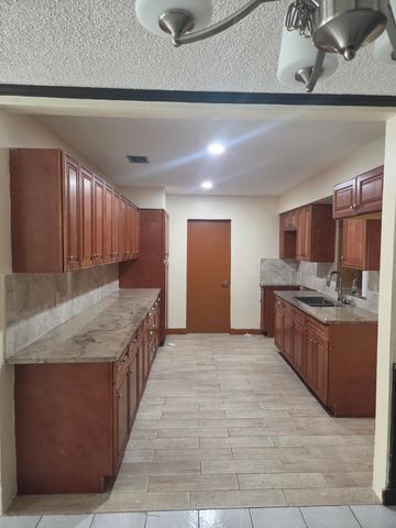 431 NW 42ND Street, Deerfield Beach, FL 33064