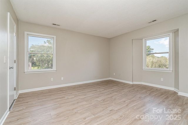 6165 Meadow Rose Lane, Charlotte, NC 28215