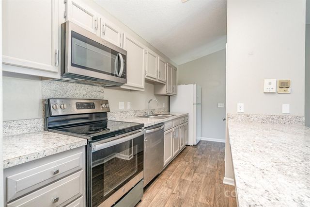 6165 Meadow Rose Lane, Charlotte, NC 28215