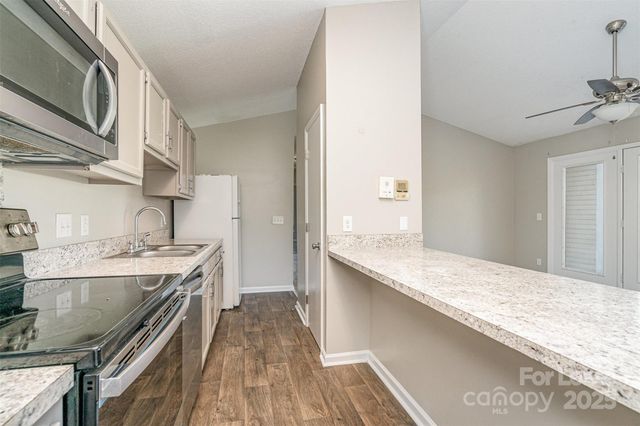 6165 Meadow Rose Lane, Charlotte, NC 28215