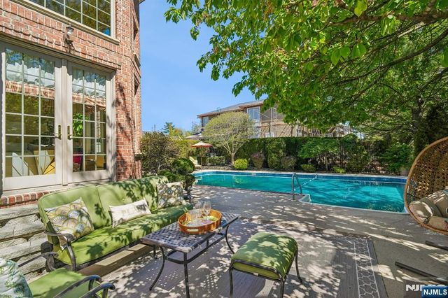 7 Jean Drive, Englewood Cliffs, NJ 07632