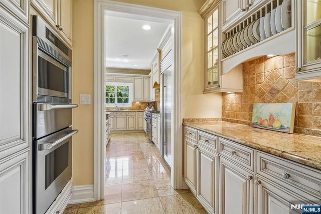 7 Jean Drive, Englewood Cliffs, NJ 07632