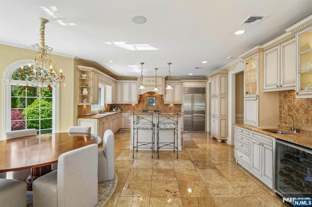 7 Jean Drive, Englewood Cliffs, NJ 07632