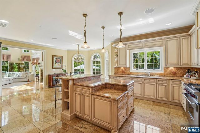 7 Jean Drive, Englewood Cliffs, NJ 07632