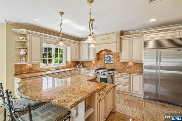 7 Jean Drive, Englewood Cliffs, NJ 07632