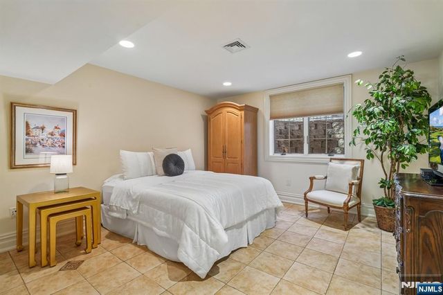 7 Jean Drive, Englewood Cliffs, NJ 07632