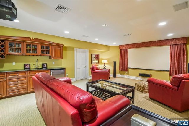 7 Jean Drive, Englewood Cliffs, NJ 07632