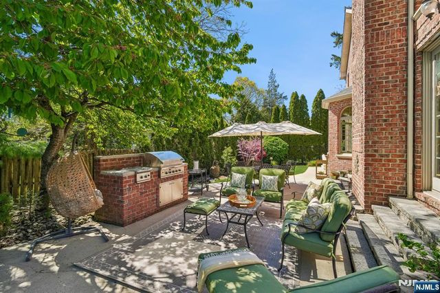 7 Jean Drive, Englewood Cliffs, NJ 07632