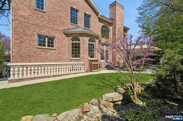 7 Jean Drive, Englewood Cliffs, NJ 07632
