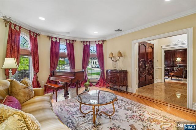 7 Jean Drive, Englewood Cliffs, NJ 07632