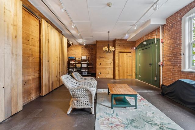 26 Howland St, Plymouth, MA 02360