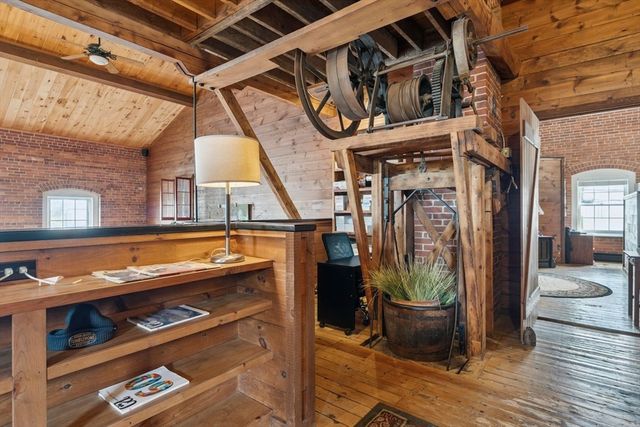 26 Howland St, Plymouth, MA 02360