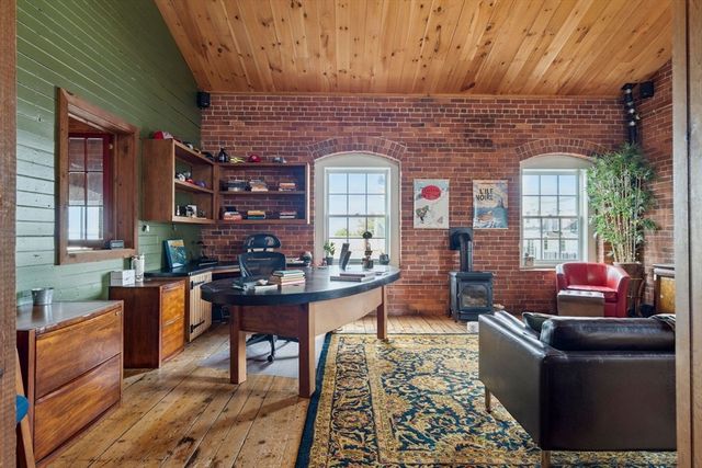 26 Howland St, Plymouth, MA 02360