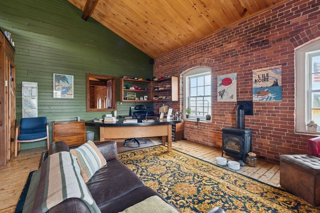 26 Howland St, Plymouth, MA 02360