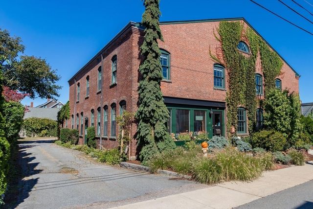 26 Howland St, Plymouth, MA 02360