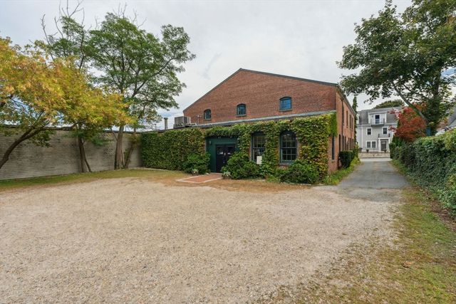 26 Howland St, Plymouth, MA 02360