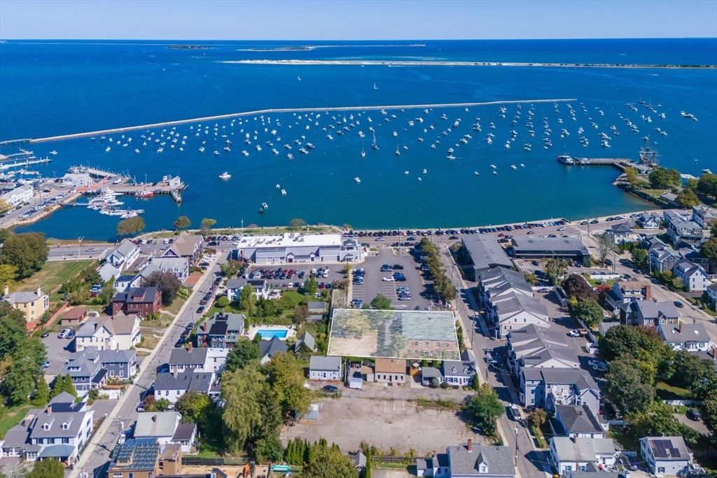 26 Howland St, Plymouth, MA 02360