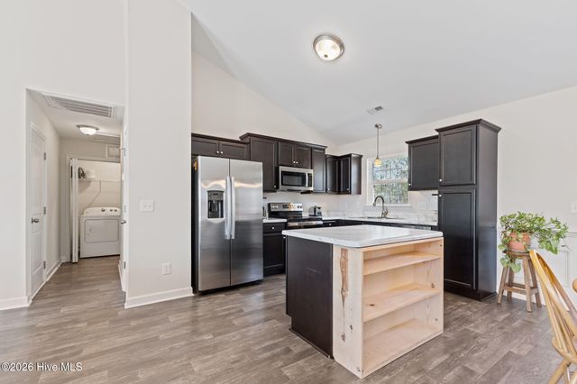 704 W Warner Court, Hubert, NC 28539