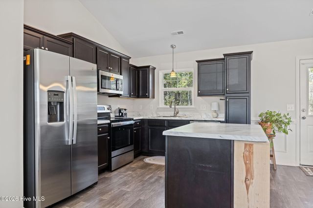 704 W Warner Court, Hubert, NC 28539