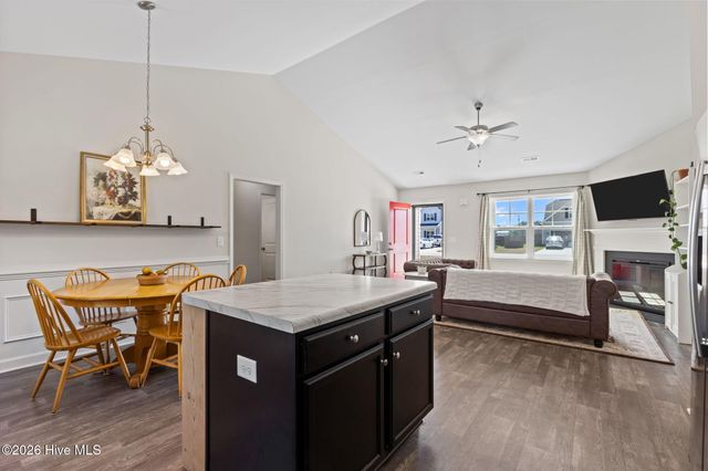 704 W Warner Court, Hubert, NC 28539