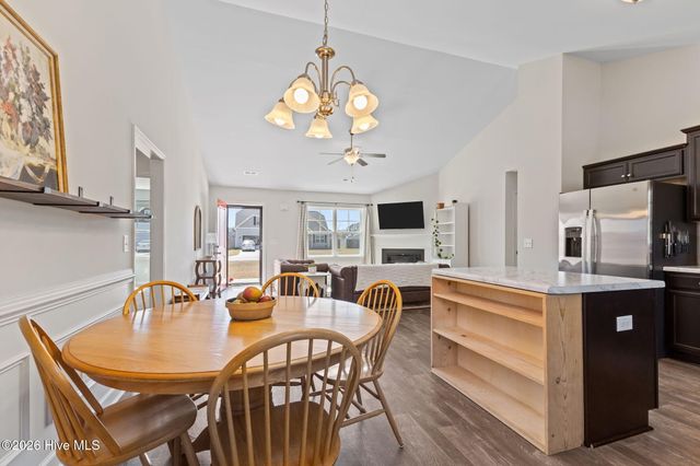 704 W Warner Court, Hubert, NC 28539