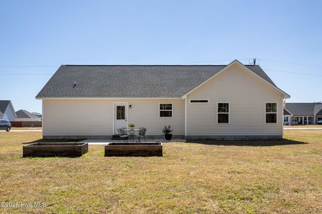 704 W Warner Court, Hubert, NC 28539