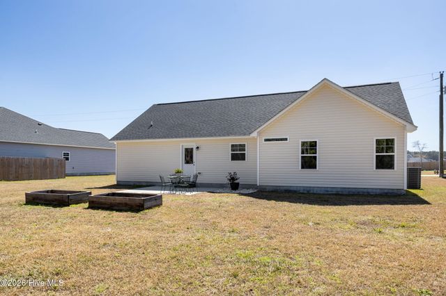 704 W Warner Court, Hubert, NC 28539