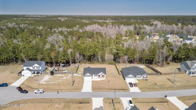 704 W Warner Court, Hubert, NC 28539