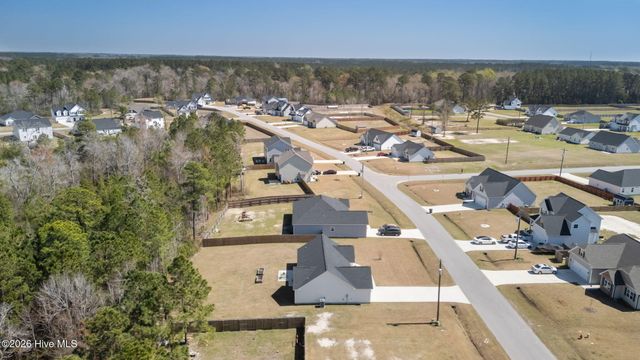 704 W Warner Court, Hubert, NC 28539