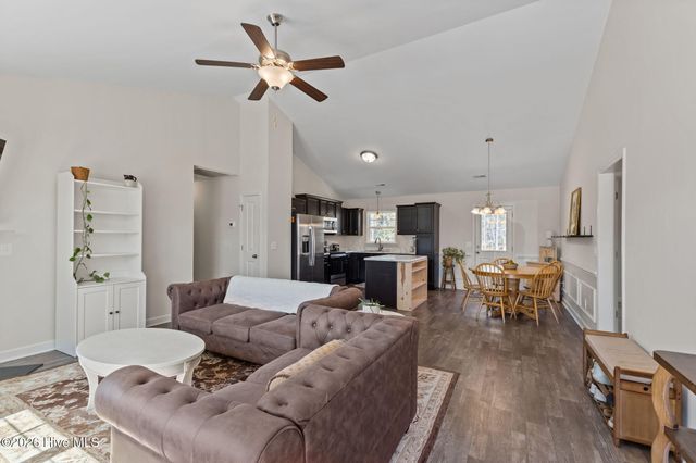 704 W Warner Court, Hubert, NC 28539