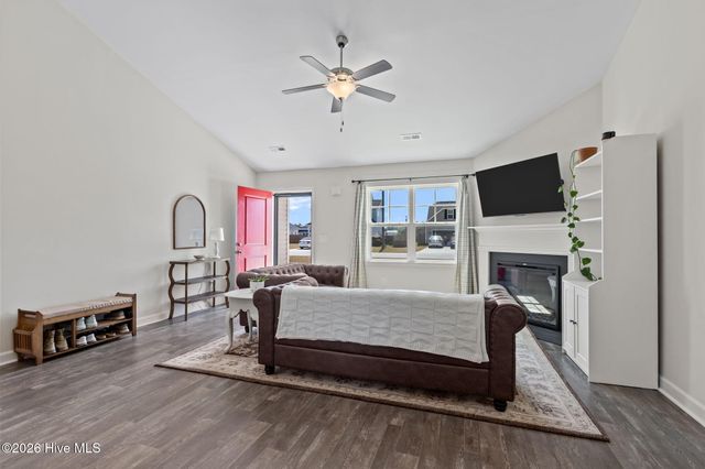 704 W Warner Court, Hubert, NC 28539