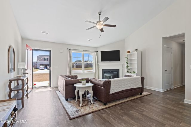 704 W Warner Court, Hubert, NC 28539