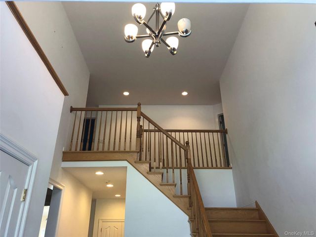 18 Crosshill Road, Eastchester, NY 10709