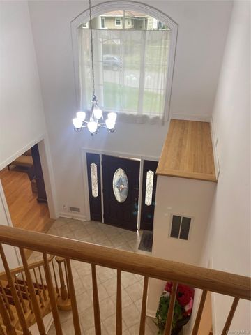 18 Crosshill Road, Eastchester, NY 10709
