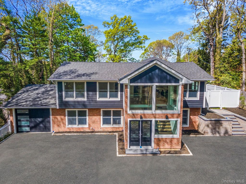 40 Friendly Road, Smithtown, NY 11787
