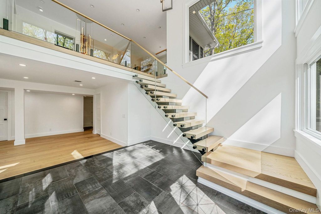 40 Friendly Road, Smithtown, NY 11787 — photo 5