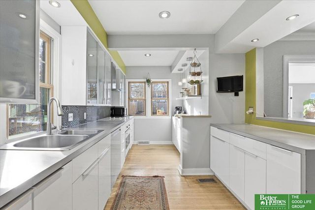 4677 Mayberry Street, Omaha, NE 68106