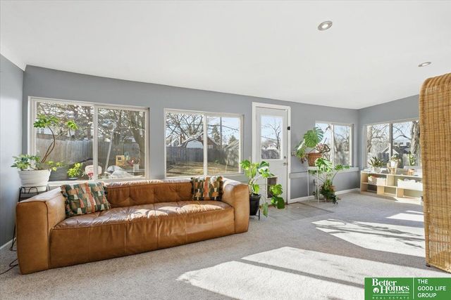 4677 Mayberry Street, Omaha, NE 68106